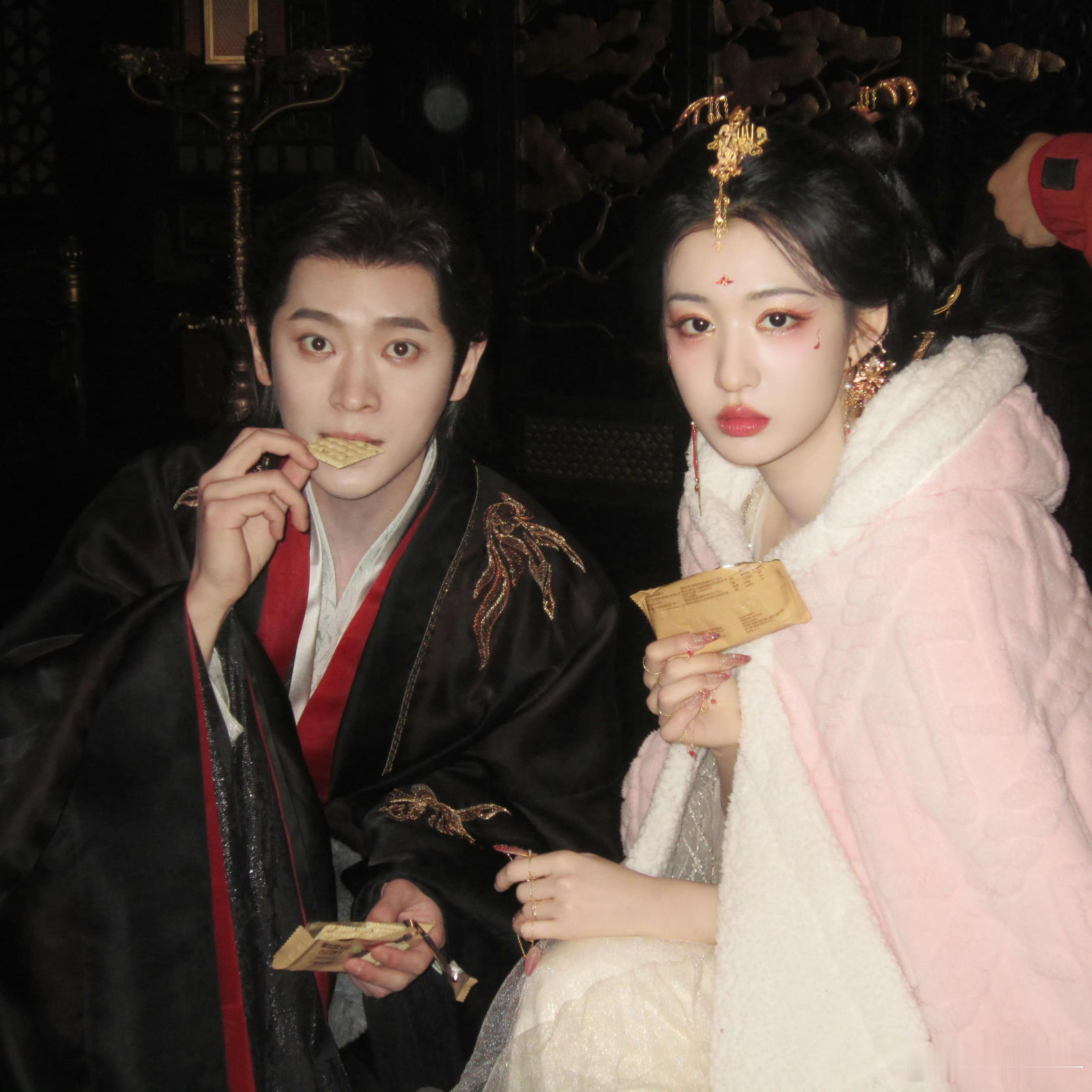 快看《成何体统》 现代社畜王翠花，意外穿越成古代的祸国妖妃庾晚音，和同样是穿越者