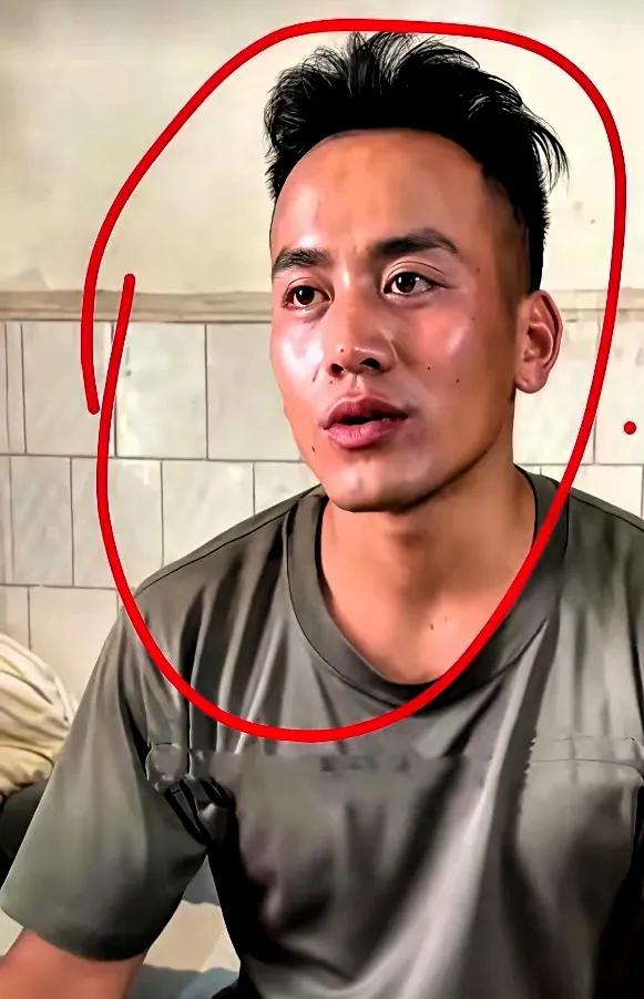 八年兵王不选轻松活，偏扛水泥日挣千！理由戳中无数人：面子不如陪爹妈
 
刷到个退