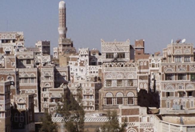 也门那边又乱成一团，这次不是对外作战而是自己人跟自己人刀兵相见，昨天深夜也门政府