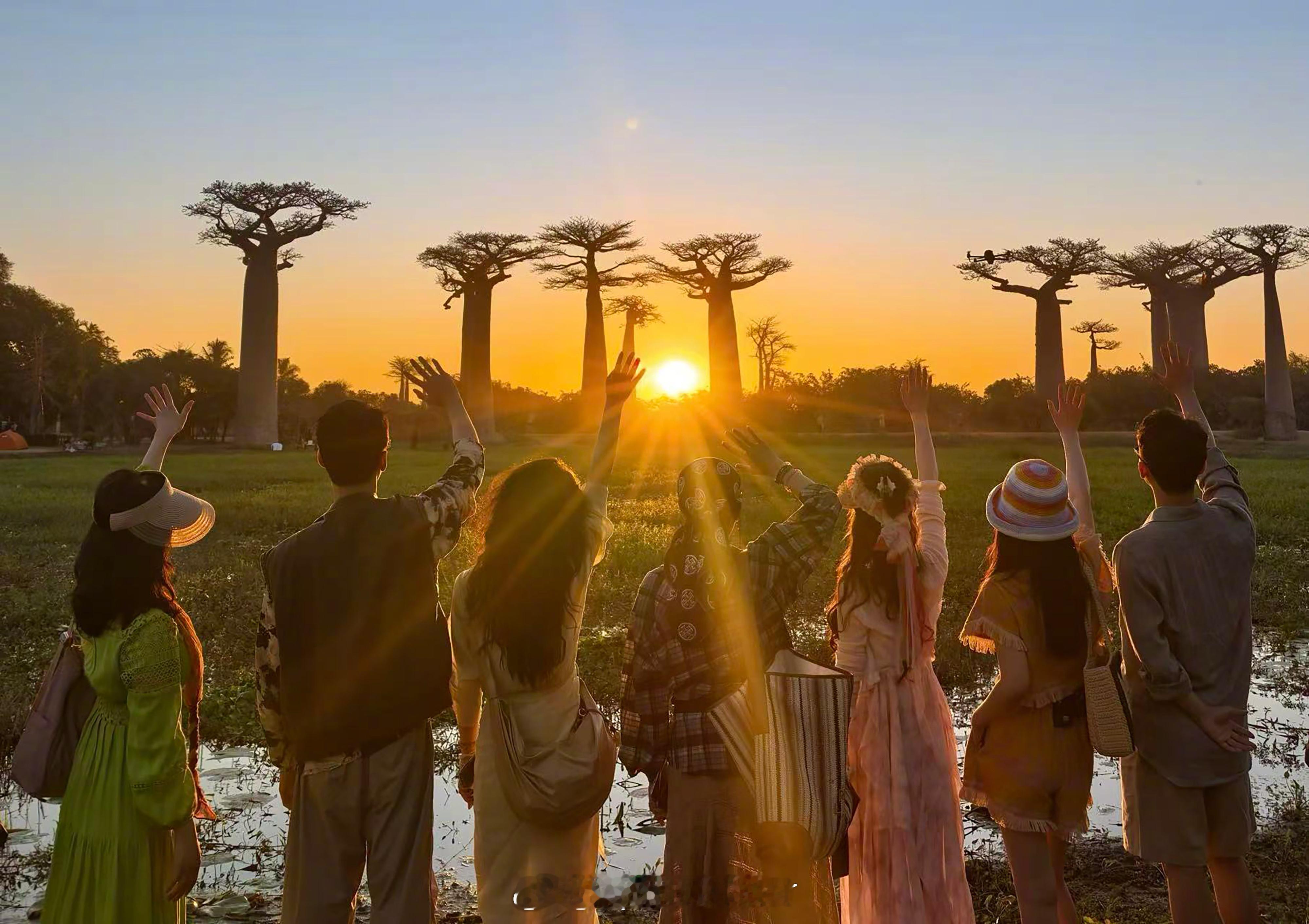 花少7真的是虎头蛇尾。明明正常播12期就结束了。节目组为了赚钱，搞了一堆什么独家