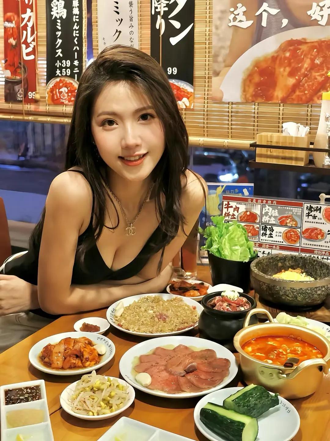 美食与美女的完美邂逅，火锅与烧烤的诱惑，快来一起享受！