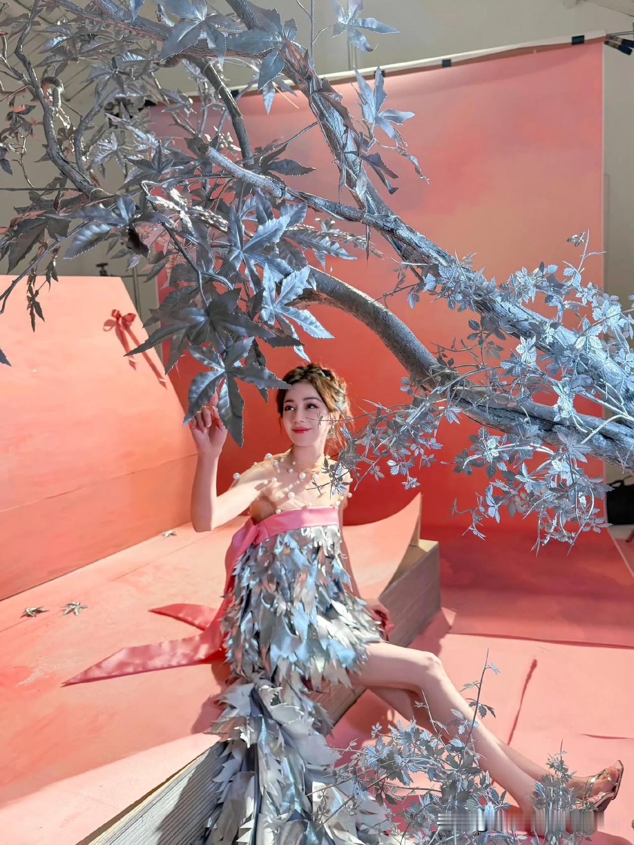 热巴花影翩翩，如梦似幻