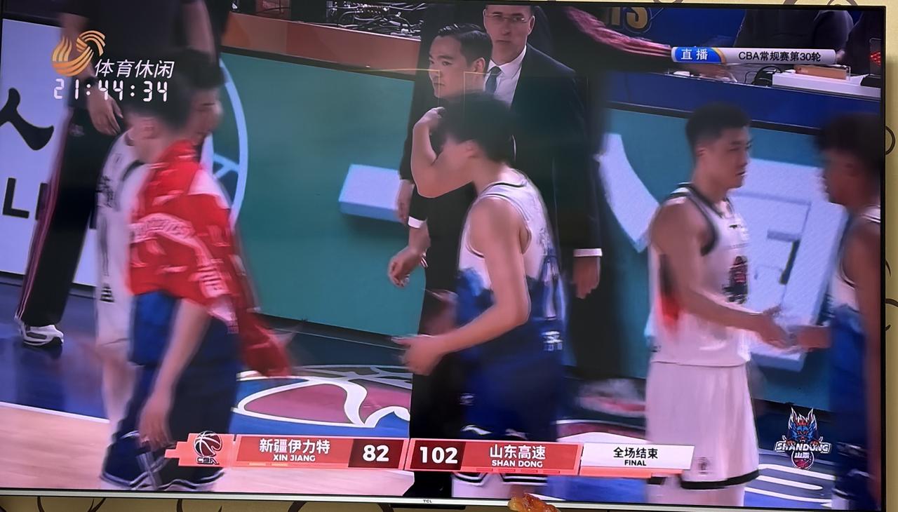 缺少了克里斯的山东高速男篮客场大胜新疆男篮！
真有点意外！
1、不能说高速男篮打