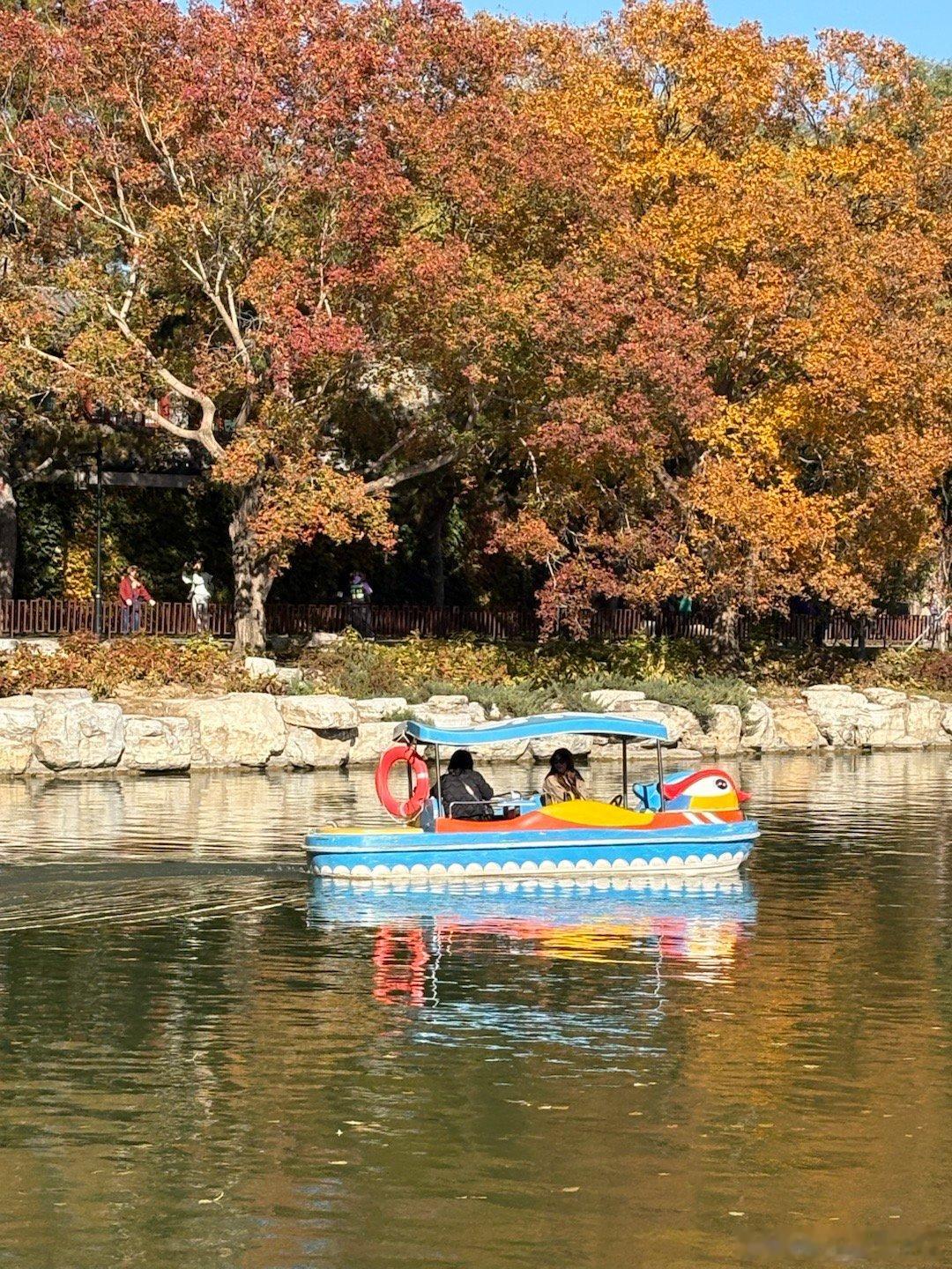 深秋北京陶然亭 北京秋日美景加载中摄影​​​