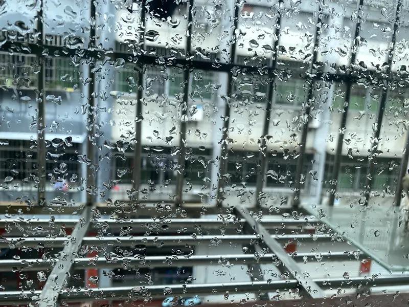 哟，看到“雨雨雨，雨过天晴”求下联，这让我来了兴致。我觉得可以对“风风风，风停云