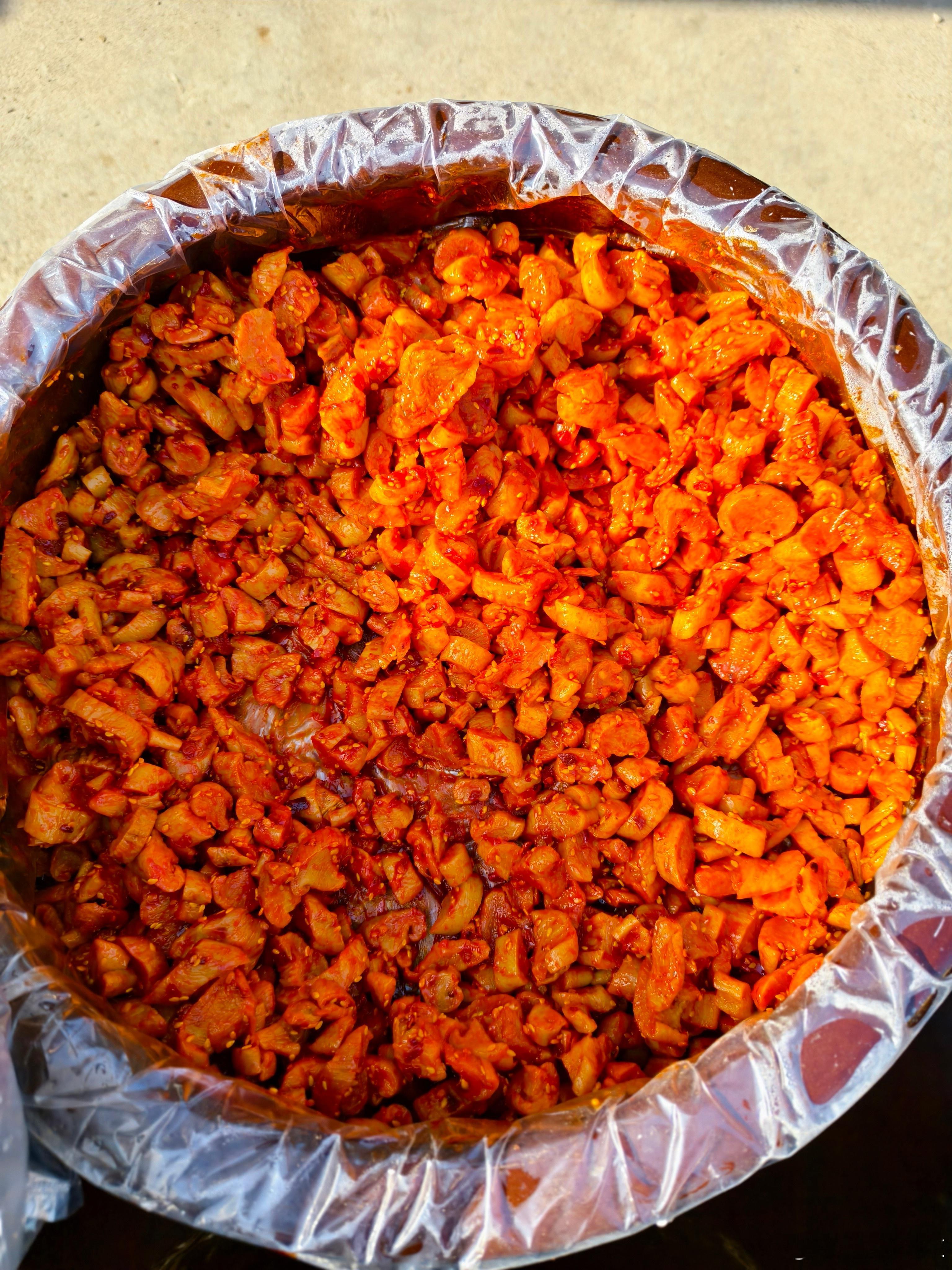 这两天吃了一点小咸菜还挺好吃不是很辣，也没有其他的杂味道位置也是在邦均大集靠近苗