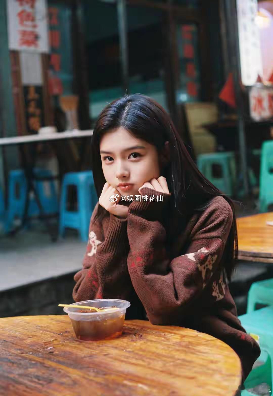 艾米可塑性绝了！森林造型格外灵动，花絮图小孩装大人更是反差萌 