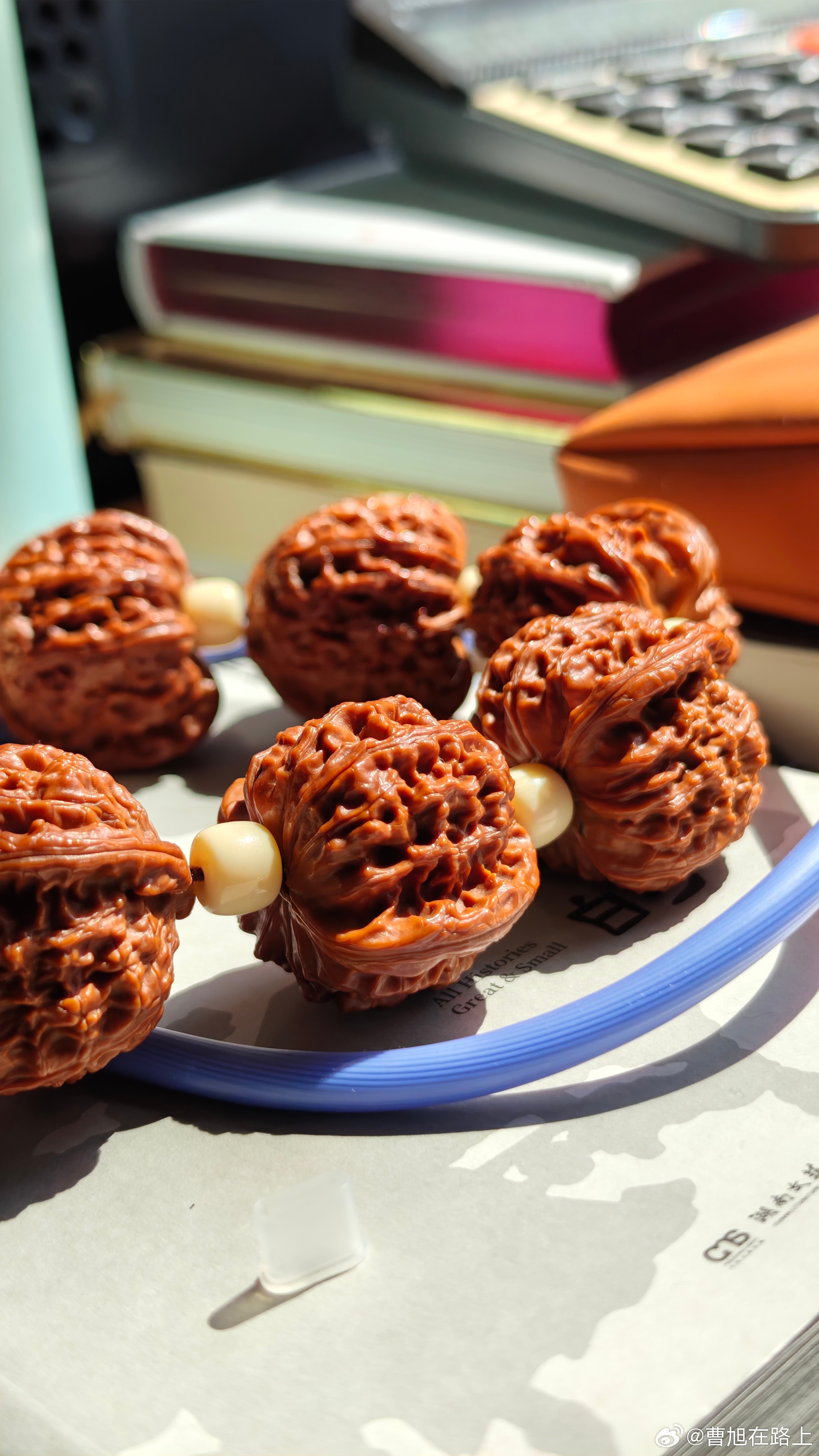 今天中午到底吃什么？简简单单这顿午餐有点懵了 要不把这核桃砸开吃了吧美食