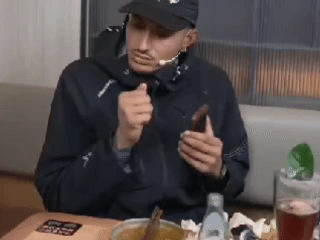 一个NBA球星，本以为他只会在球场上驰骋，没想到跳舞也有模有样，动作那叫一个认真