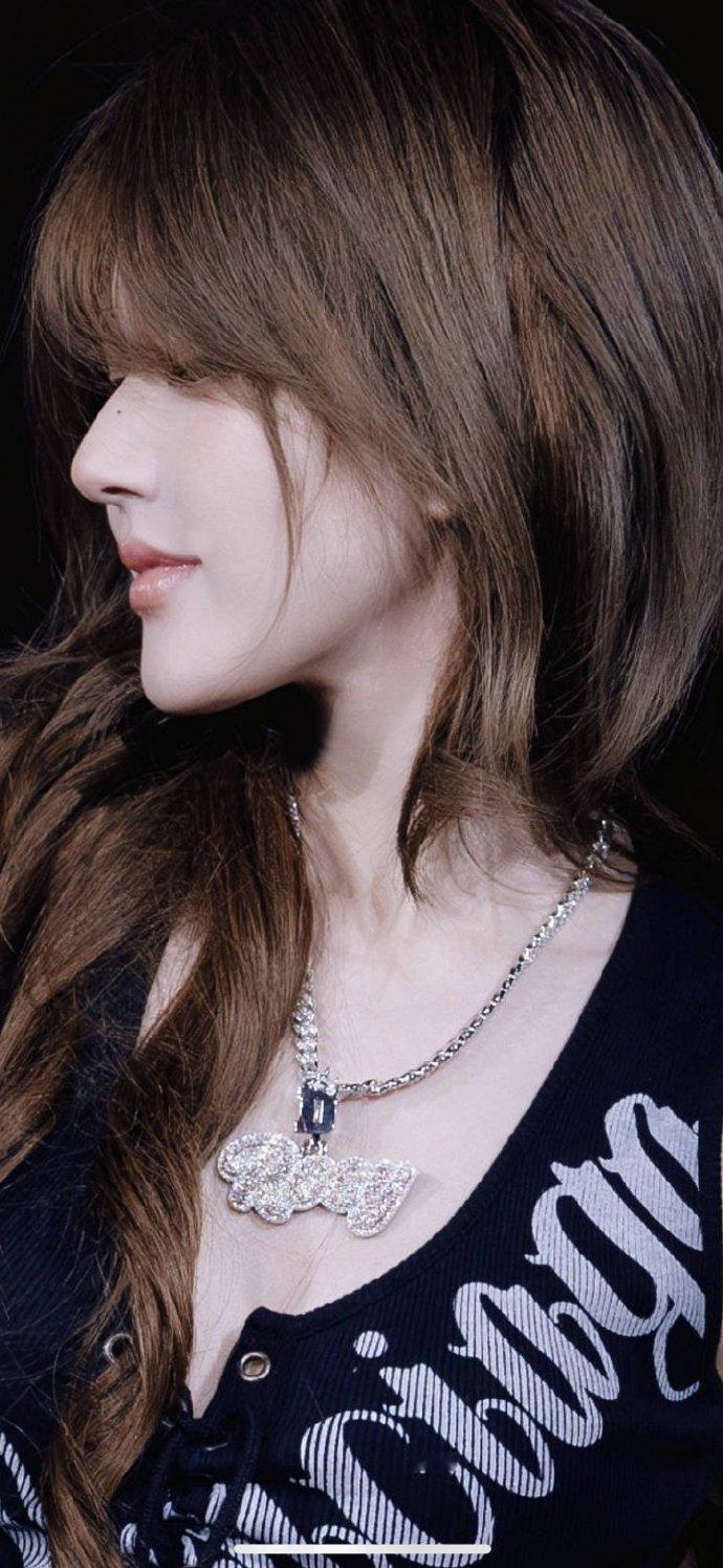 你肉脖子上的项链