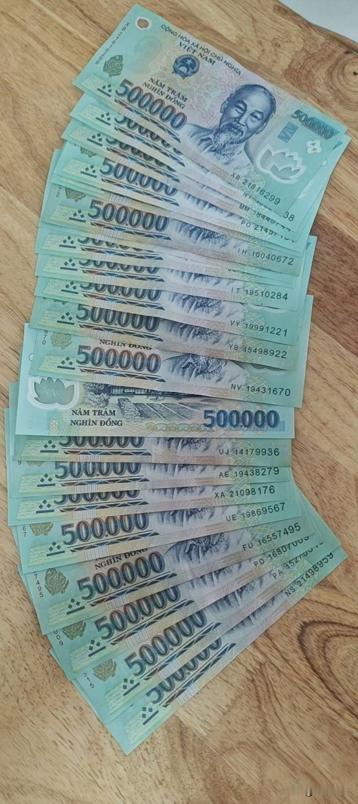 来越南好几天了，当地越南朋友告诉我，这只够中越友好交流费。本来想去越南捡钱的，现