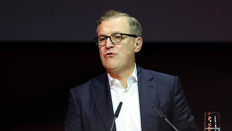 德雷森表示，由于111-114号看台区域被禁赛，俱乐部正在考虑在对阵圣吉罗斯联盟