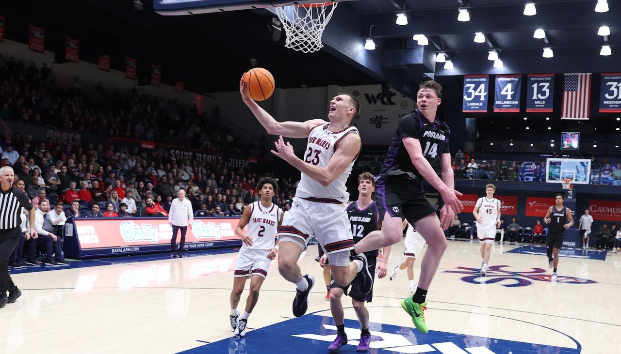 主场作战的圣玛利学院以93比76战胜了西雅图大学。本场比赛后，圣玛利学院的战绩提