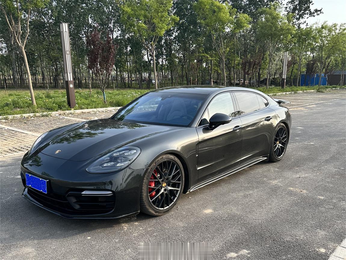 保时捷 Panamera Turbo 行政加长[酷]2017年8月上牌，行驶了8