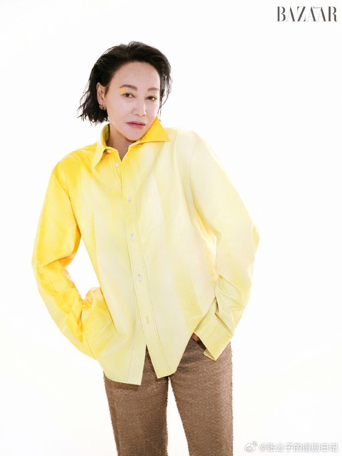 惠英红眼尾一抹黄惠英红多巴胺眼妆惠英红这组杂志大片又飒又敢，亮眼黄妆超吸睛，60