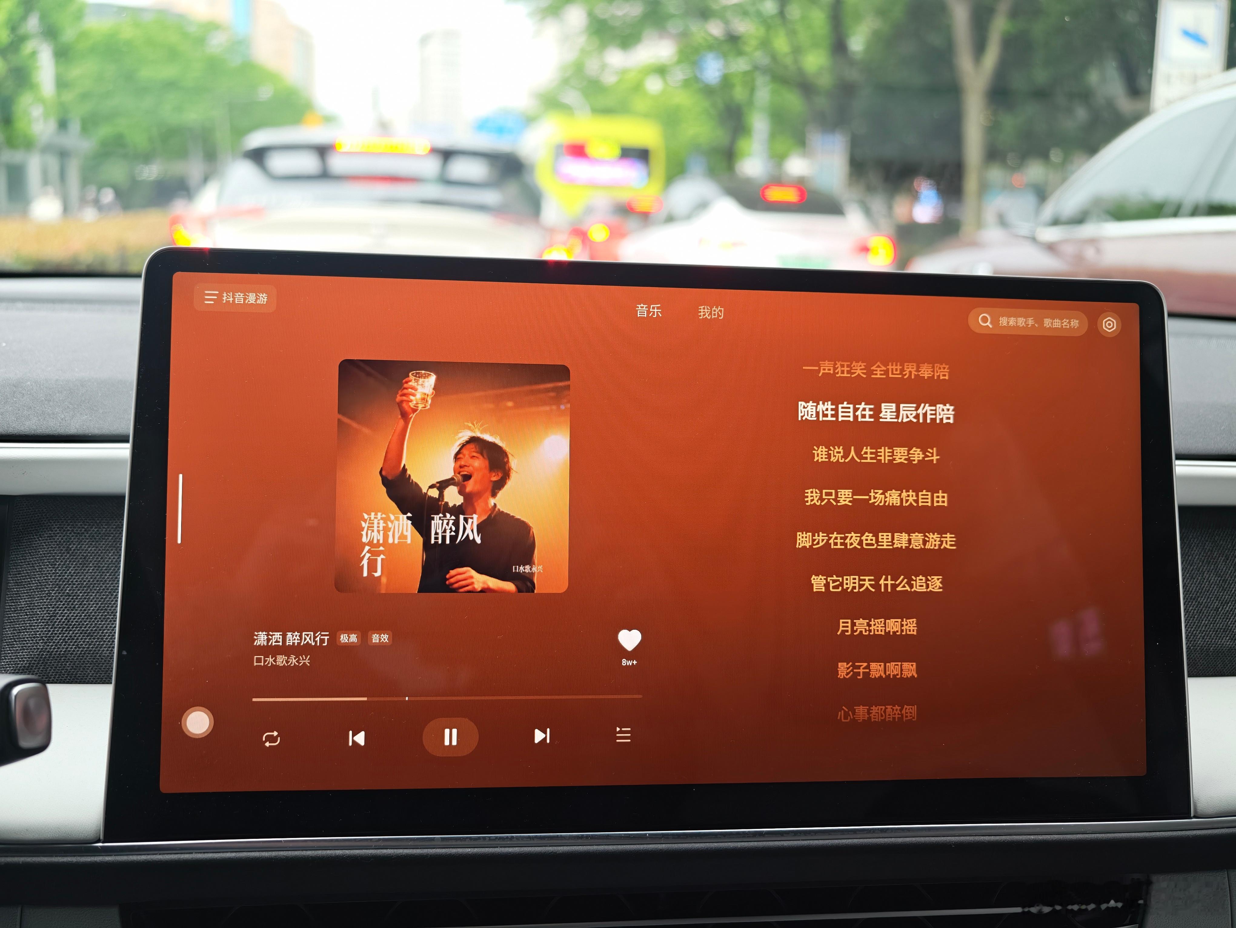 G6上用汽水音乐效果好不少，可惜汽水音乐无法进入默认播放软件，每次要打开一下。汽