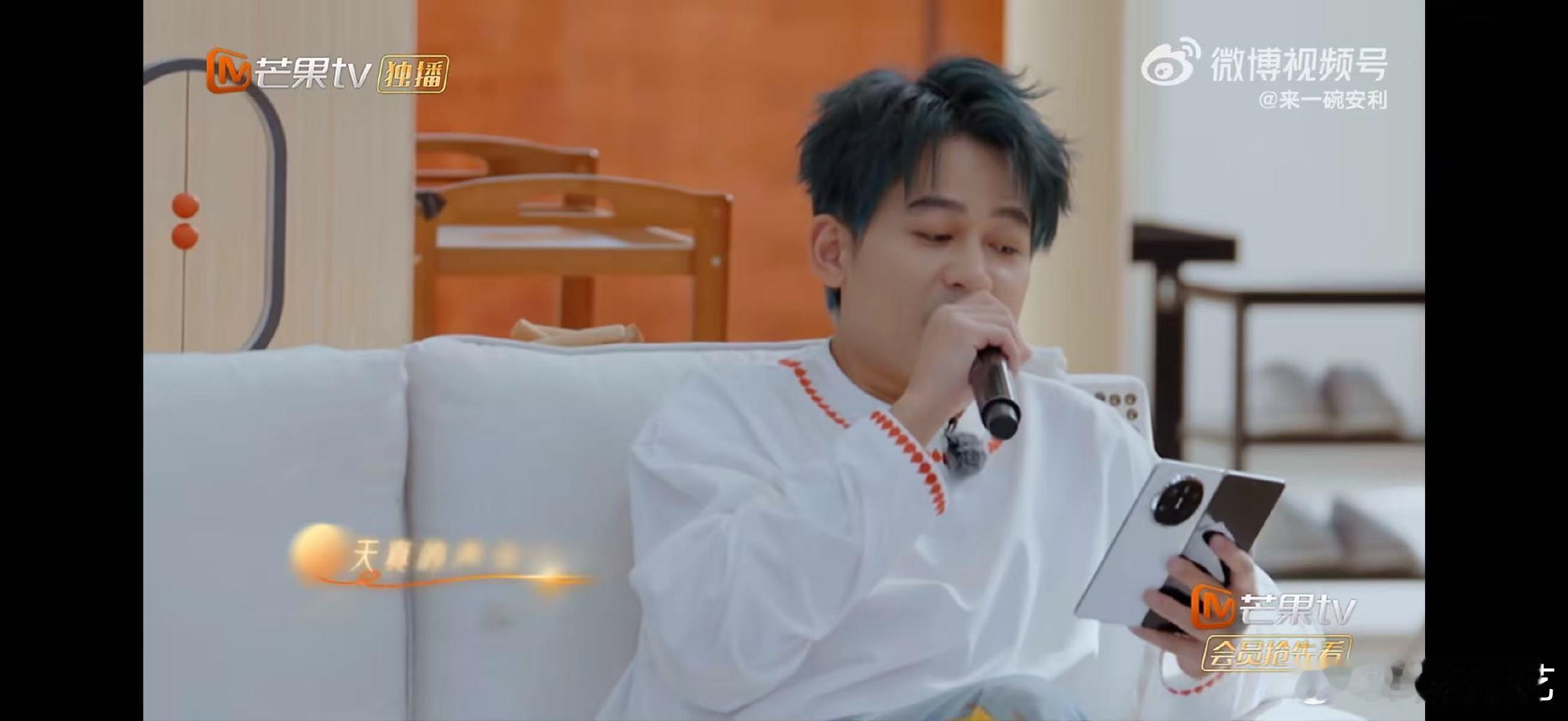 厚米团演奏友情岁月快乐老友有风季厚米团一演奏《友情岁月》，我就像被前奏的“音乐之