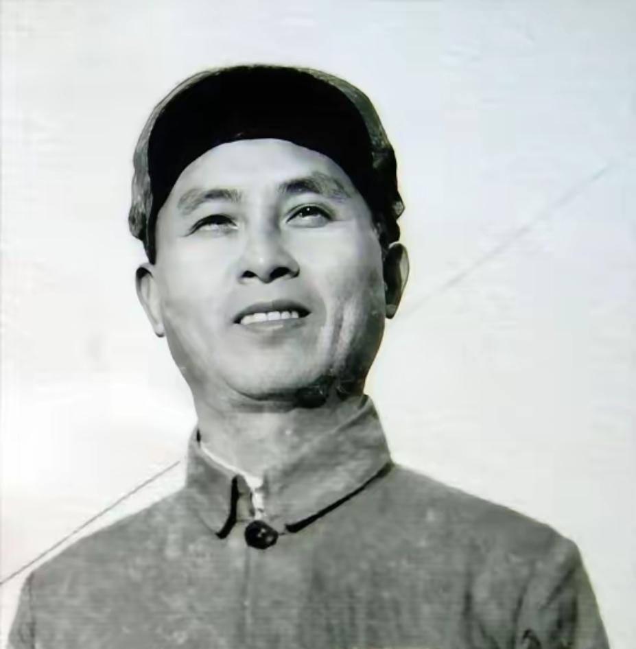 1941年5月，江西地下党组织遭严重破坏，各级联络点接连失守，南方局紧急调派闽粤