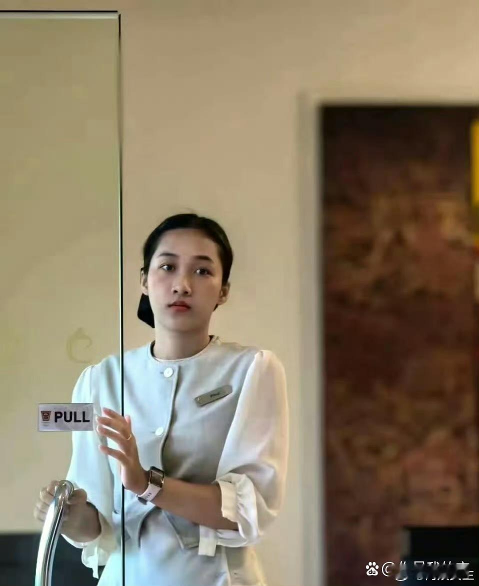 出去旅游遇到的路人，神似中国女演员 ​​​