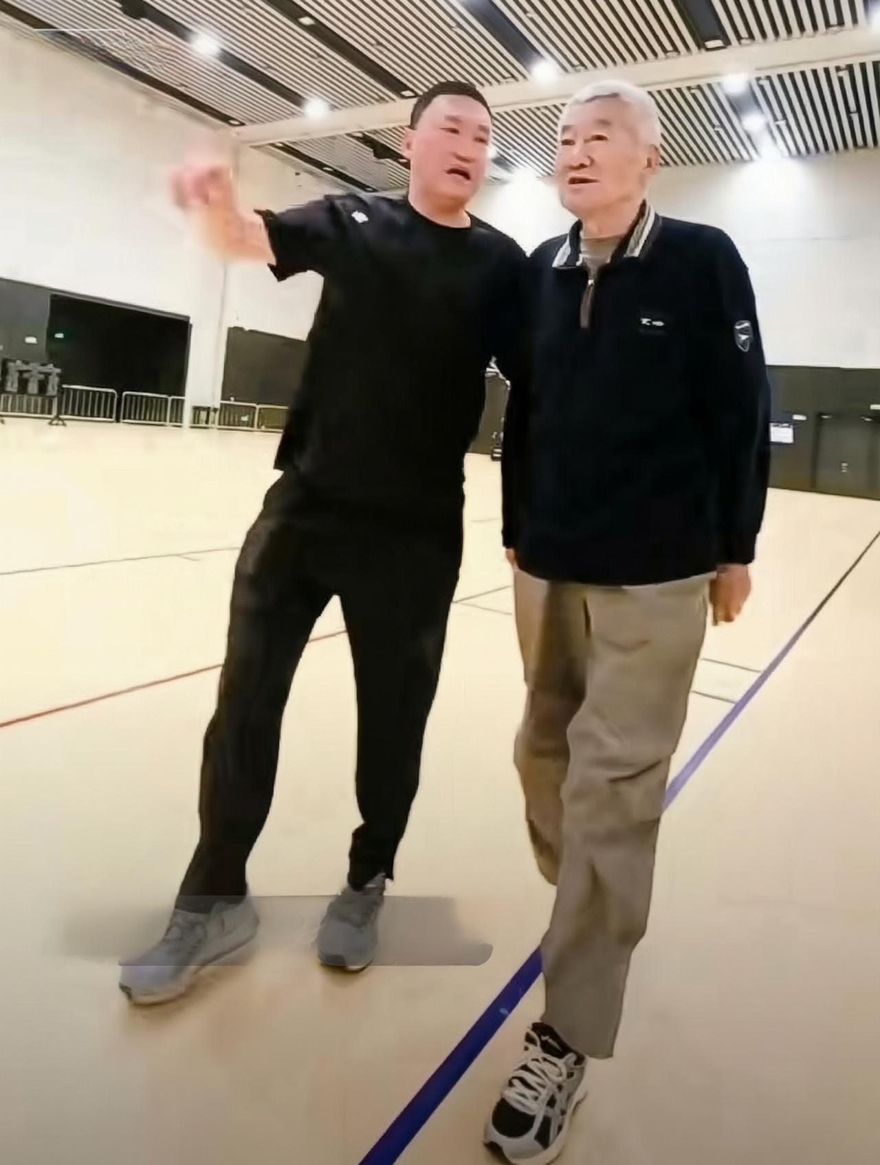 著名篮坛叶家父子在谋划山东青少年篮球联赛总决赛