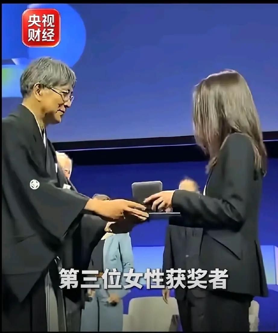 这位叫王虹的90后数学家获得了数学菲尔兹奖！她出生于桂林农村，国内读到本科毕业后