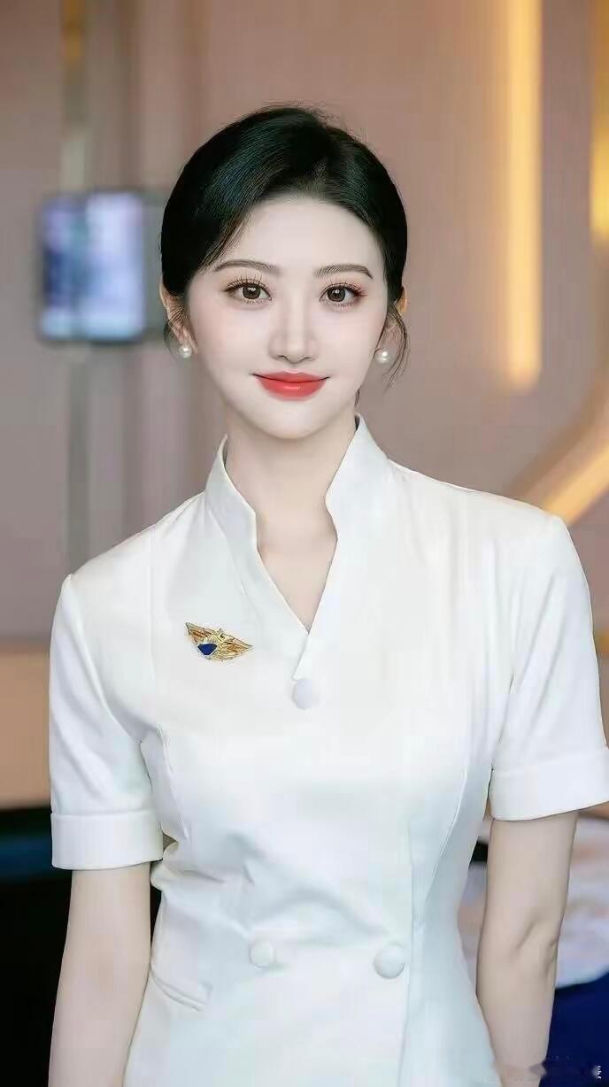 景甜这张脸看着就很有经济上行的美感，有一种国泰民安的感觉。 ​​​