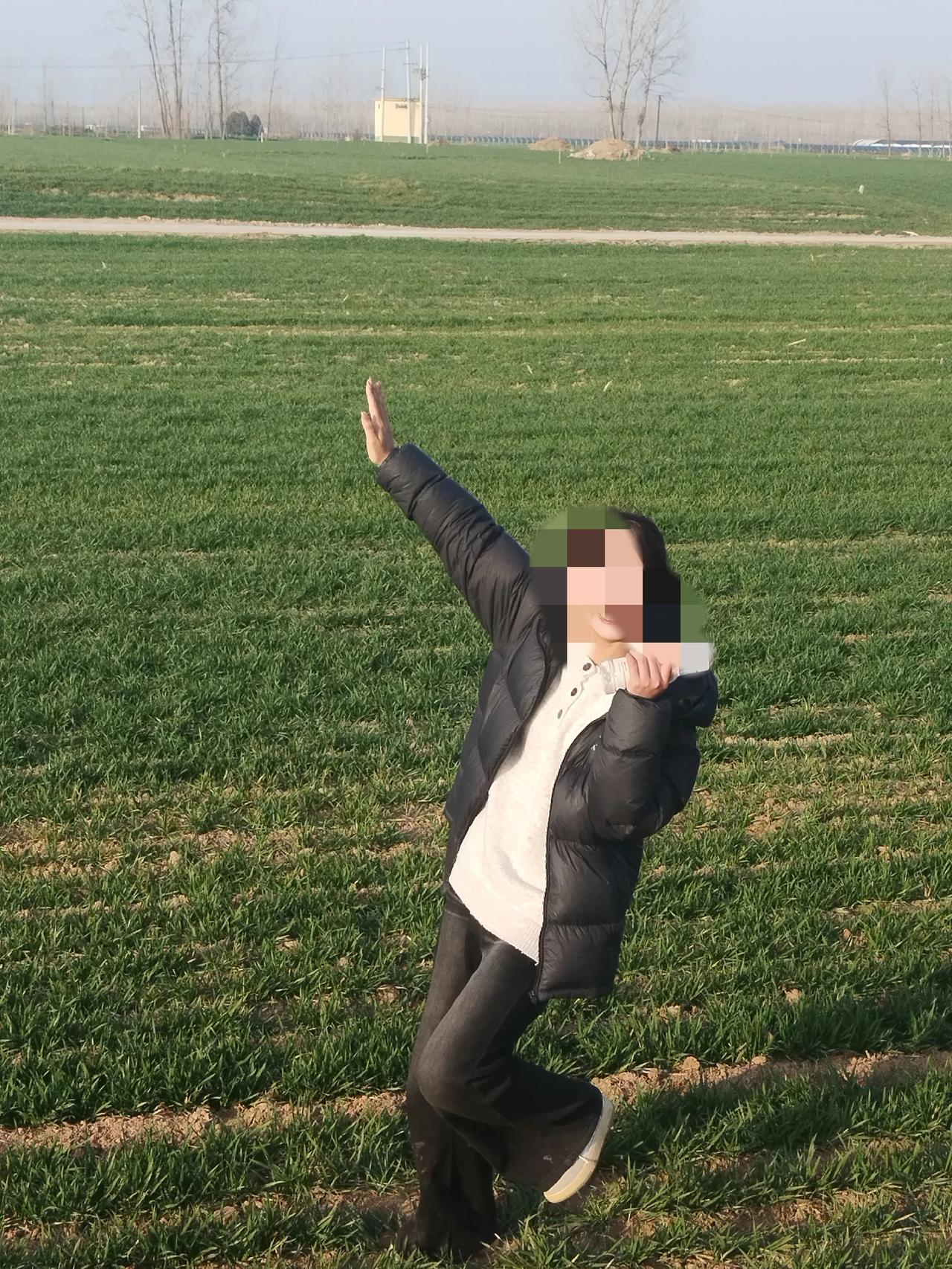 老公姐姐家的姑娘，小名福雨，或者是富余，这孩子从小乖巧懂事，我是从小看到大的，去