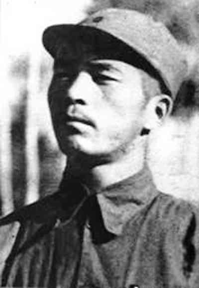 陕北书生独闯燕山拓出冀东抗日后盾，生擒天皇表弟震动东瀛，战法出神令敌寇闻老包色变