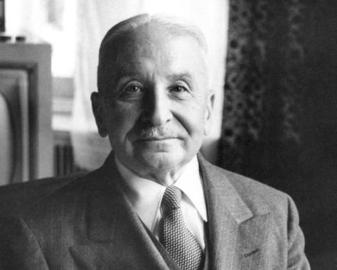 对国家的盲目尊崇，其本质就是崇拜强权；一个由庸碌、贪腐或卑劣之徒掌控的政府，是文