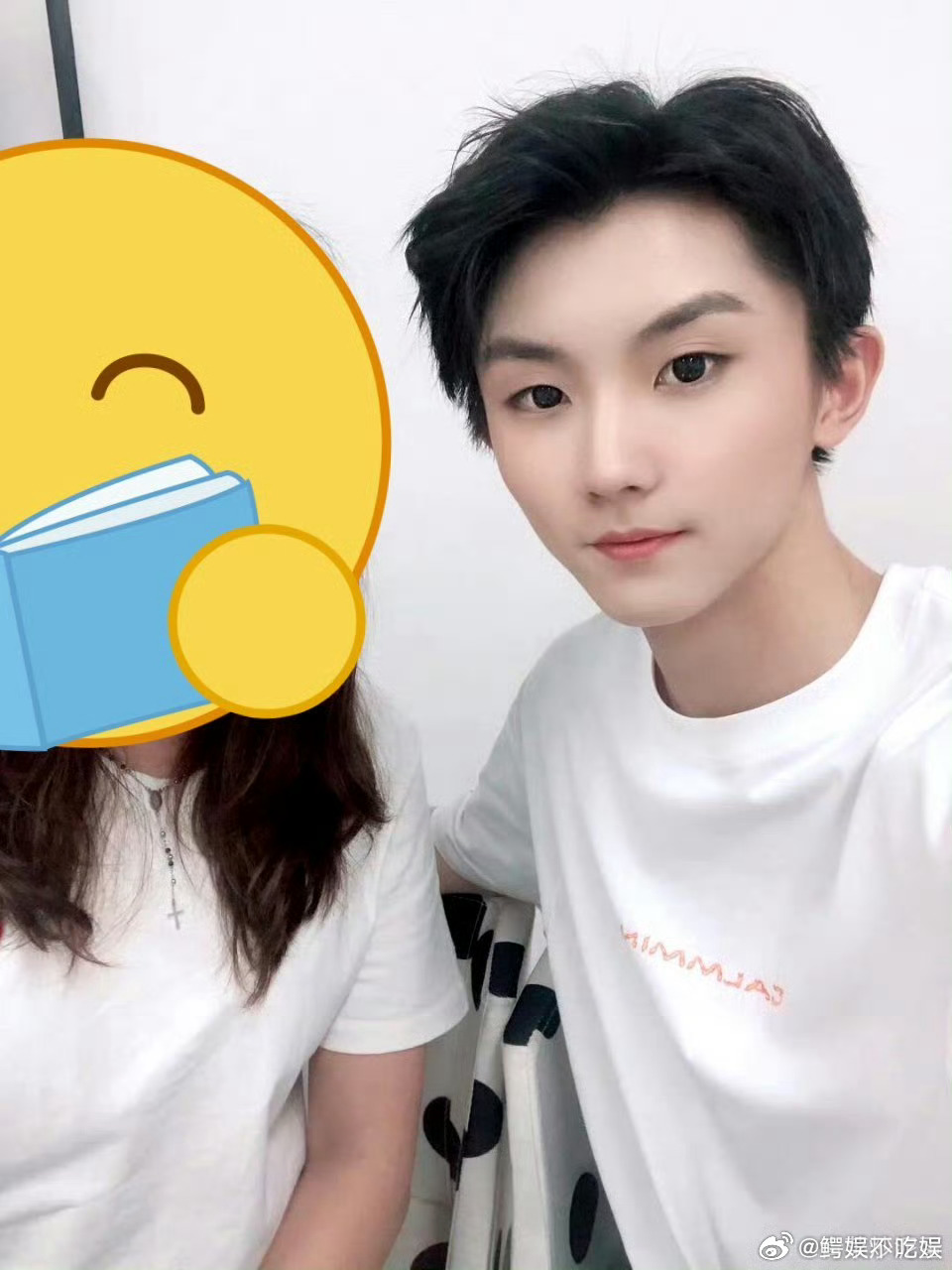 马嘉祺这张是美颜过度了吗？这个脸好像健胃消食片…好幽默 ​​​