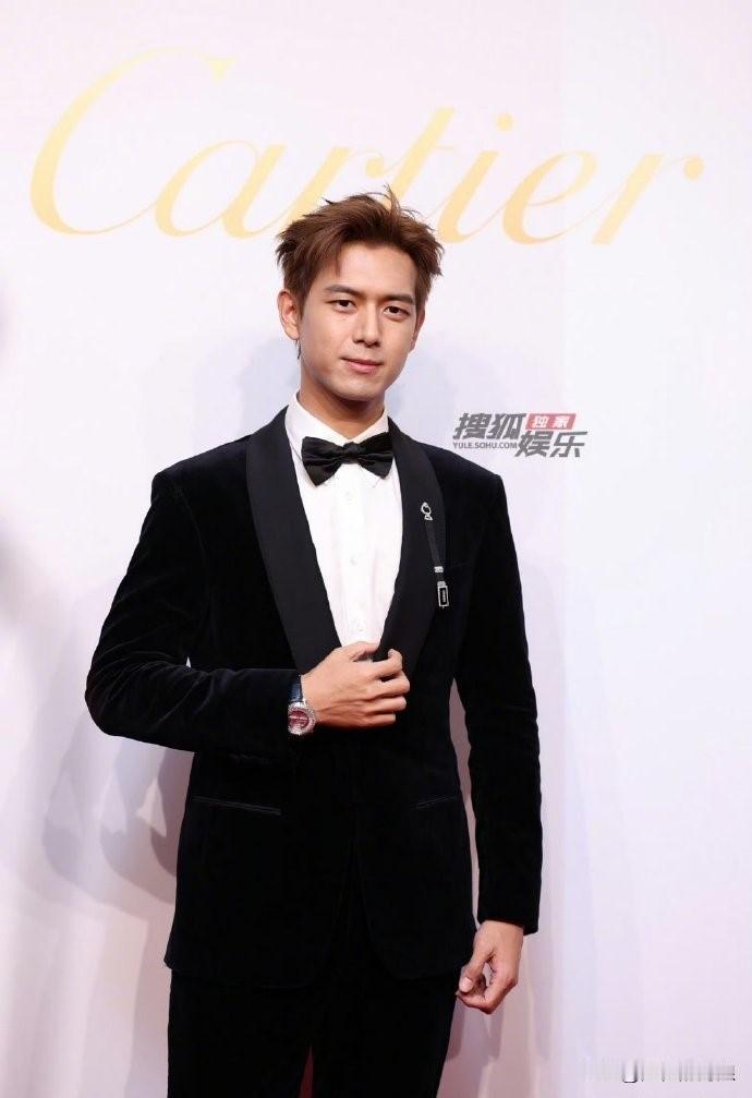 今天卡地亚活动三位明星生图：李现、白敬亭、张婧仪，觉得谁状态不错？ 