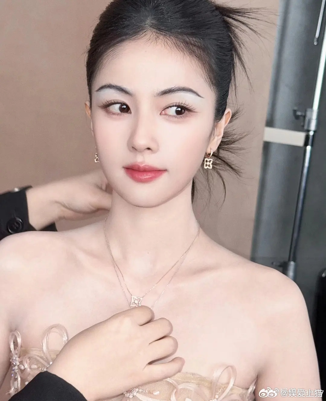 这是白鹿吗？我还以为张柏芝呢都给P成啥了 