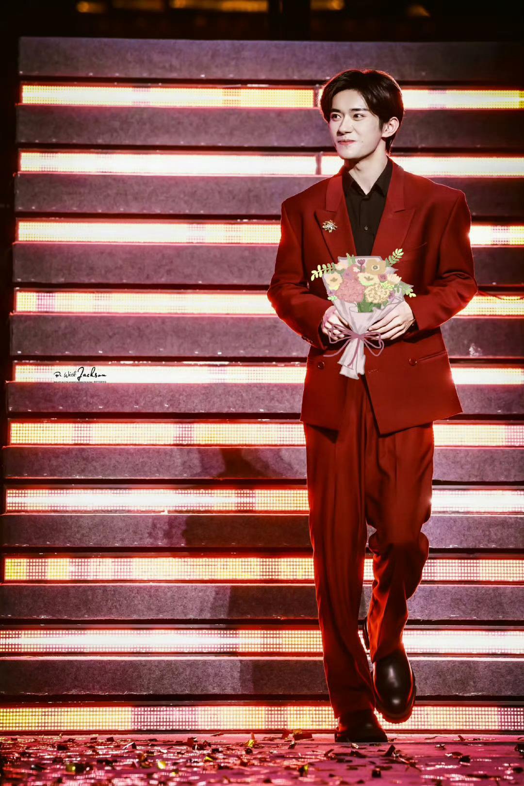 给大家介绍一下，我的新郎官-易烊千玺图源水印｜#易烊千玺和新郎官有什么区别# ​