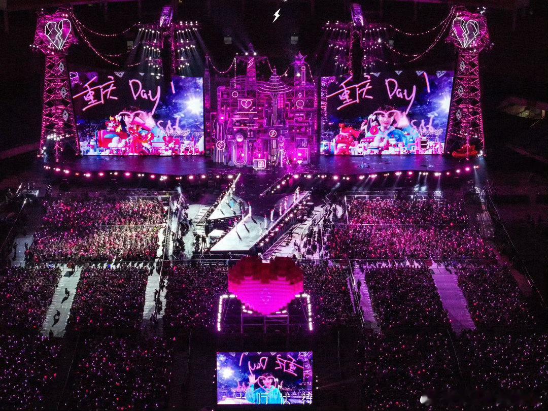 汪苏泷南京音乐节主场既视感汪苏泷南京音乐节台下全是自己人 汪苏泷回国首秀圆满收官