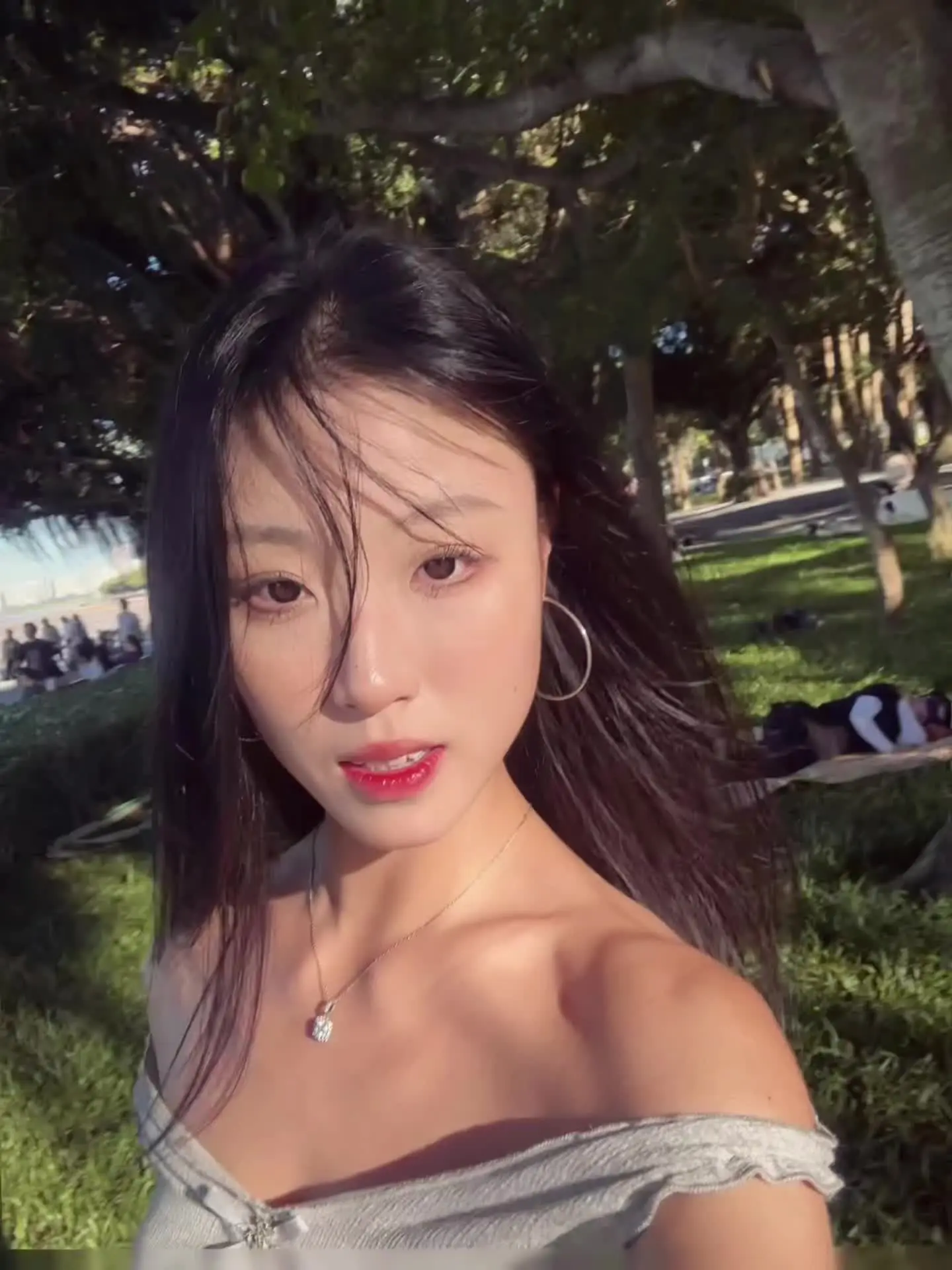 别沮丧，我的朋友。没有永恒的梅雨季，只有久违的艳阳天