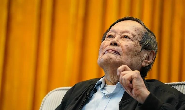 《Nature 》发文悼念杨振宁
Nature 发文悼念杨振宁：Chen-Nin