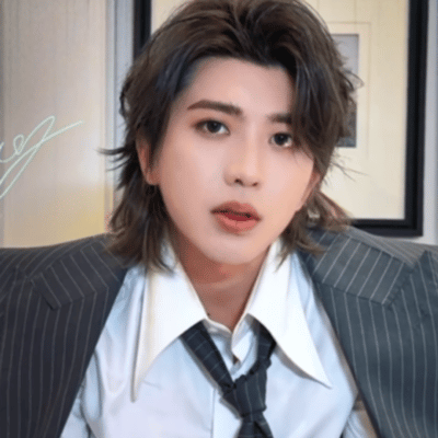 蔡徐坤直播 蔡徐坤今晚电台式直播又来“杀”人了！高清镜头下帅得毫不费力，透露接下