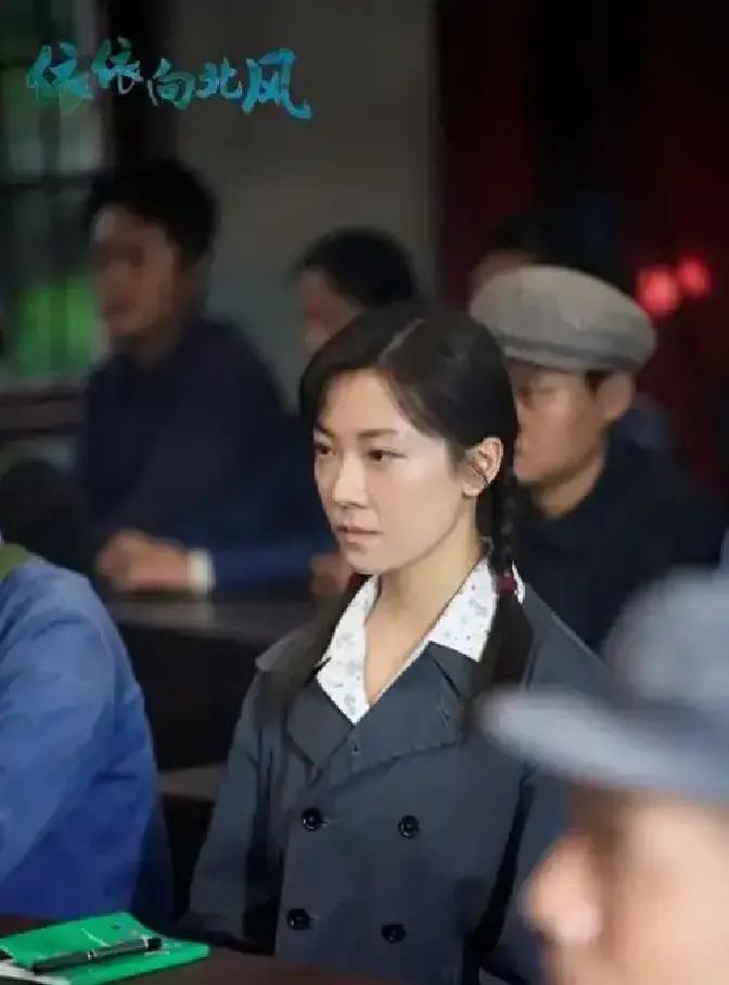 《沉默的荣耀》圆满收官，年代剧《依依向北风》接力登场。该剧聚焦知青故事，以盛雪竹