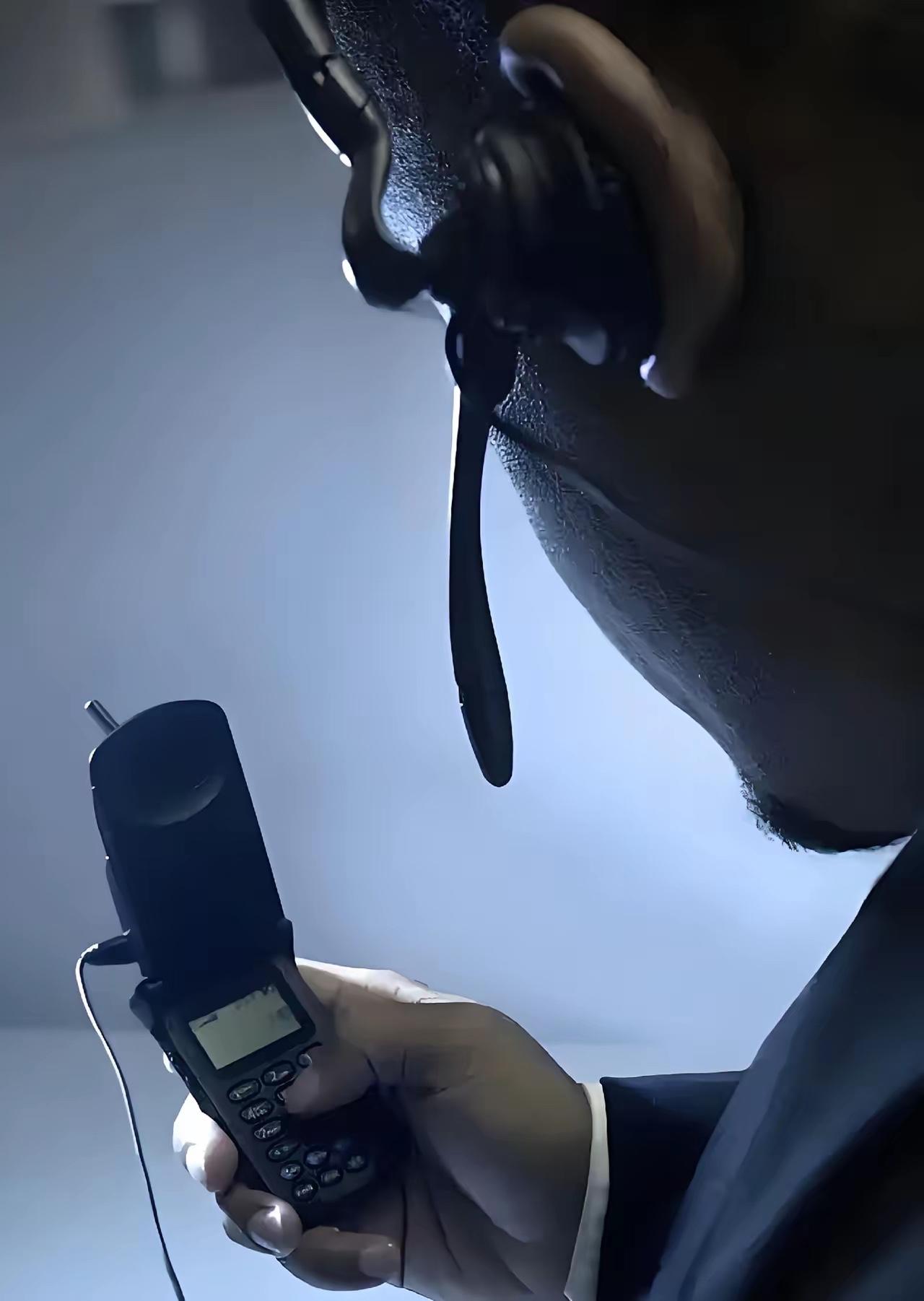 波斯曾经成立过一支专门针对摩萨德渗透的秘密机构，结果这个秘密机构的负责人是摩萨德