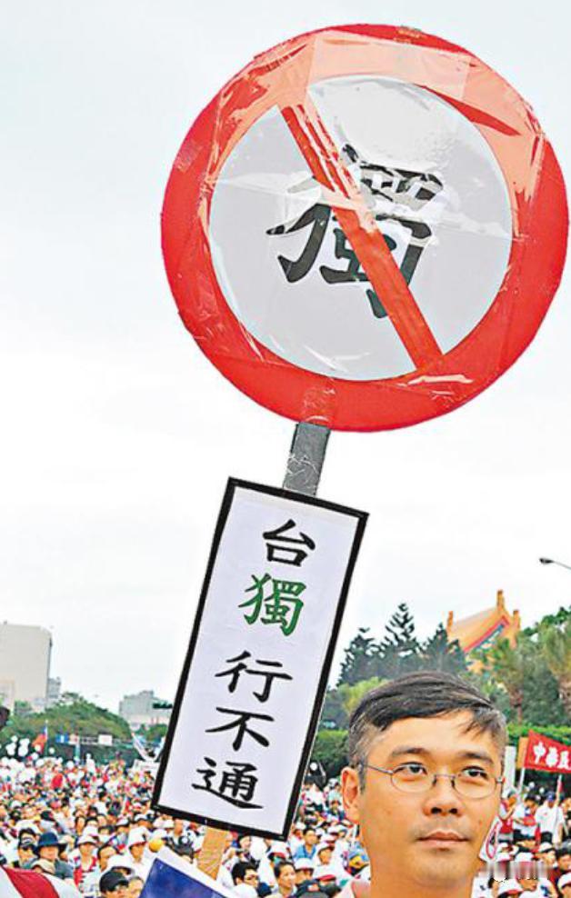 台湾资深媒体人王尚智4月19日晚发文写道：“今后的台海无论因何点燃且一旦动荡起烽