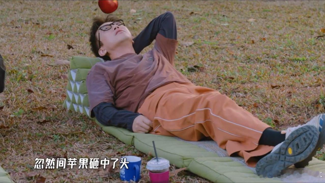 五哈后期你睡得着吗邓顿陈顿牛顿 别人高空尖叫，他俩树下睡觉。苹果没来，特效先到—