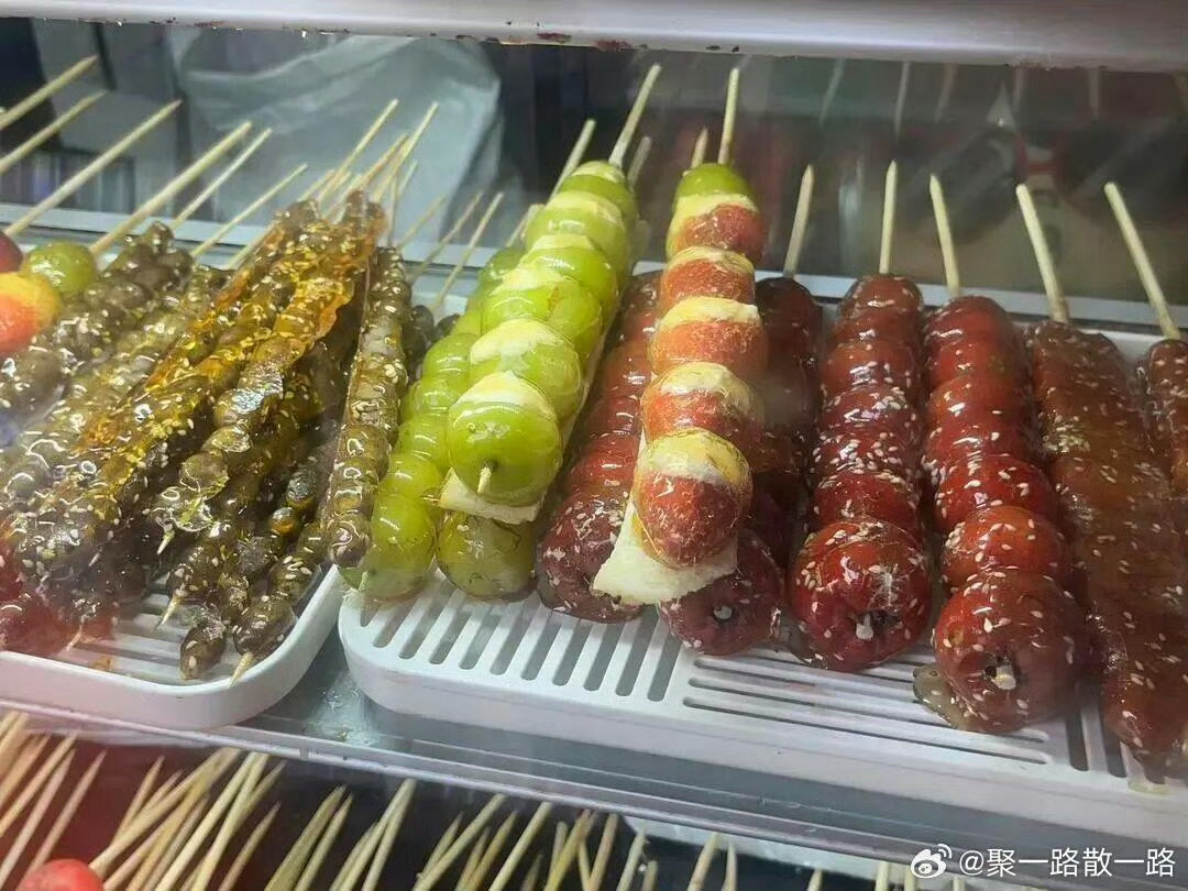 48一串的奶皮子糖葫芦到底谁在排队(⊙o⊙)哇，这么好吃，好火爆的奶皮子糖葫芦，