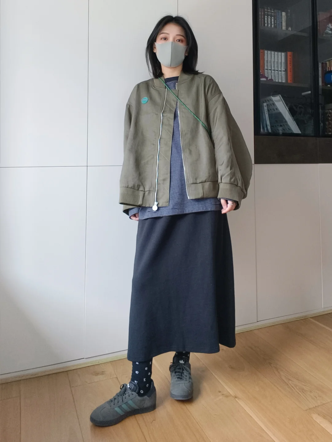 夹克配卫裙，挺休闲挺随意