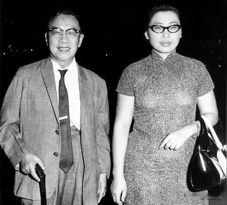 新婚夜含泪失神！61岁钱穆娶27岁学生，心里装着半生亏欠
 
1956年，61岁