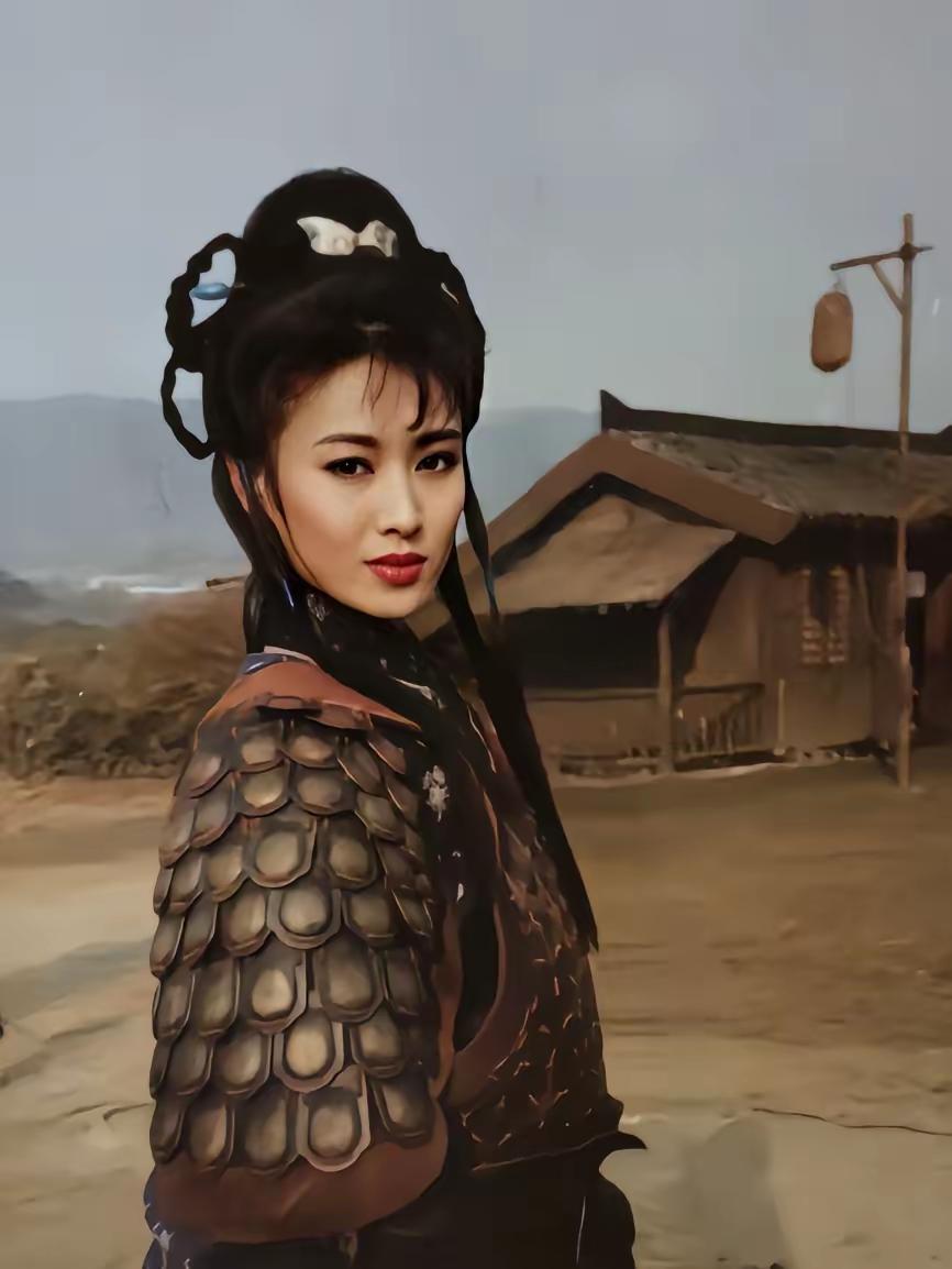 扈三娘被方腊部将生擒，绑入营中，方腊见她貌美勇武，便要纳为压寨夫人，方腊对扈三娘