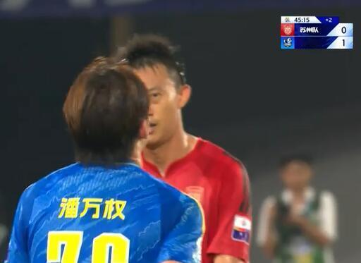 今晚苏超，潘万权打入自己本赛季首球！上半场很明显苏州队就是“摆大巴”，防守反击，