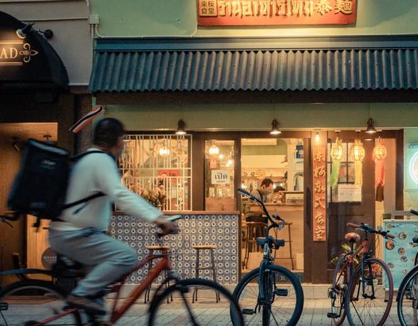 为了争夺中国40、50岁的中国中产及退休养老人群，泰国和菲律宾在2026年又卷出