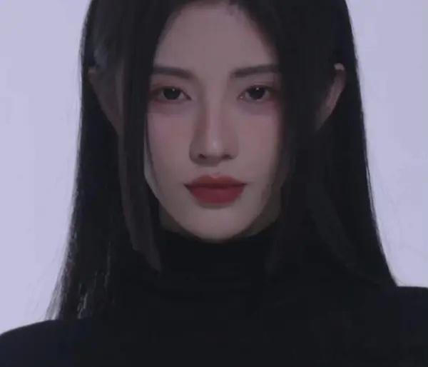 鞠婧祎现在有点科技脸的感觉了[衰] ​​​