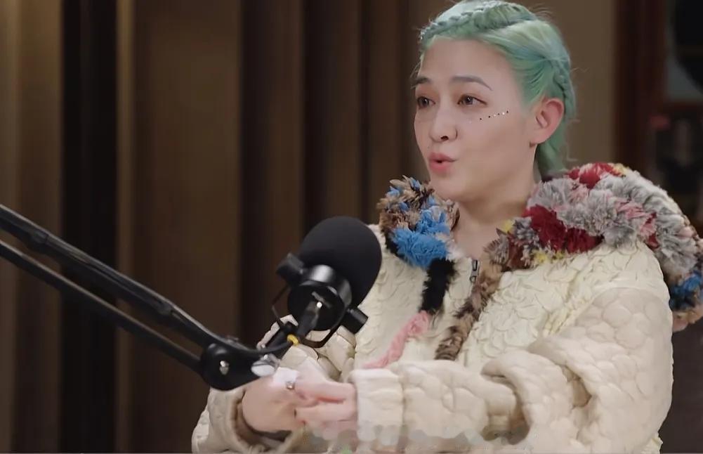 范晓萱谈自己的不婚不生主义，说：“我就已经很早就是不婚，然后不生主义的人，想到未