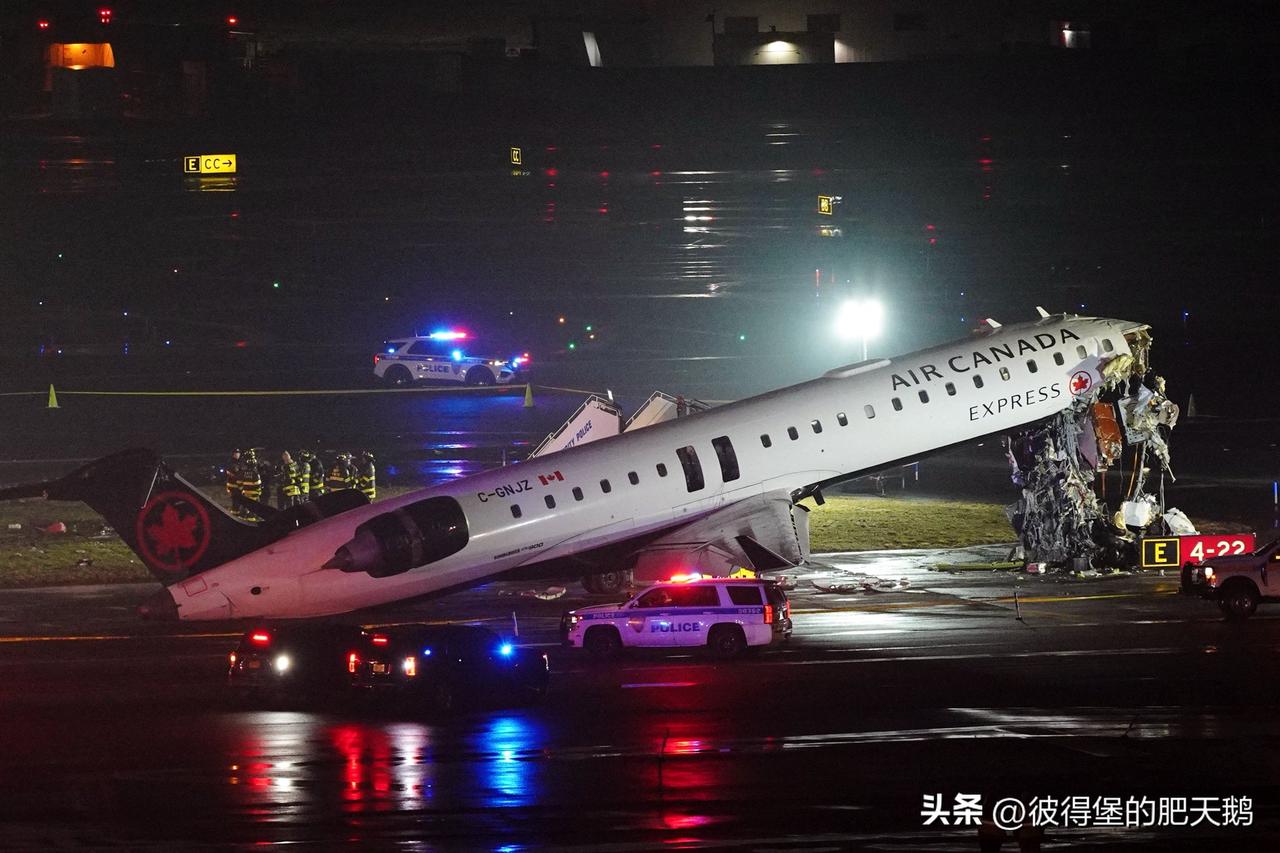 好家伙，一个晚上两架飞机撞了两台消防车

涨油价不摔飞机了，改撞飞机......